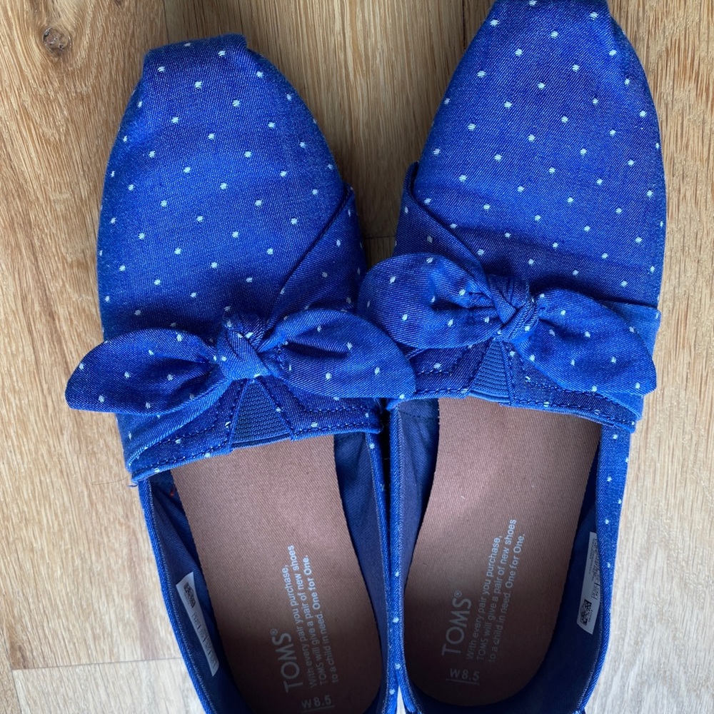 Bright blue TOMS